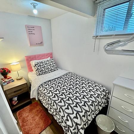 Tiny Private Room On The 1St Floor With Shared Bathroom Near Seatac Airport And Downtown Seattle Ngoại thất bức ảnh