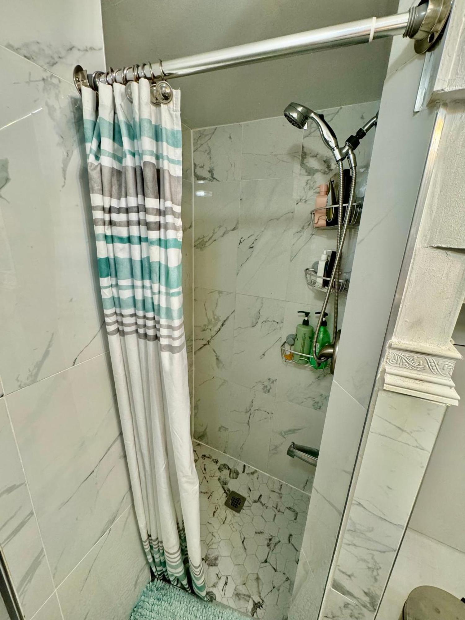 Tiny Private Room On The 1St Floor With Shared Bathroom Near Seatac Airport And Downtown Seattle Ngoại thất bức ảnh