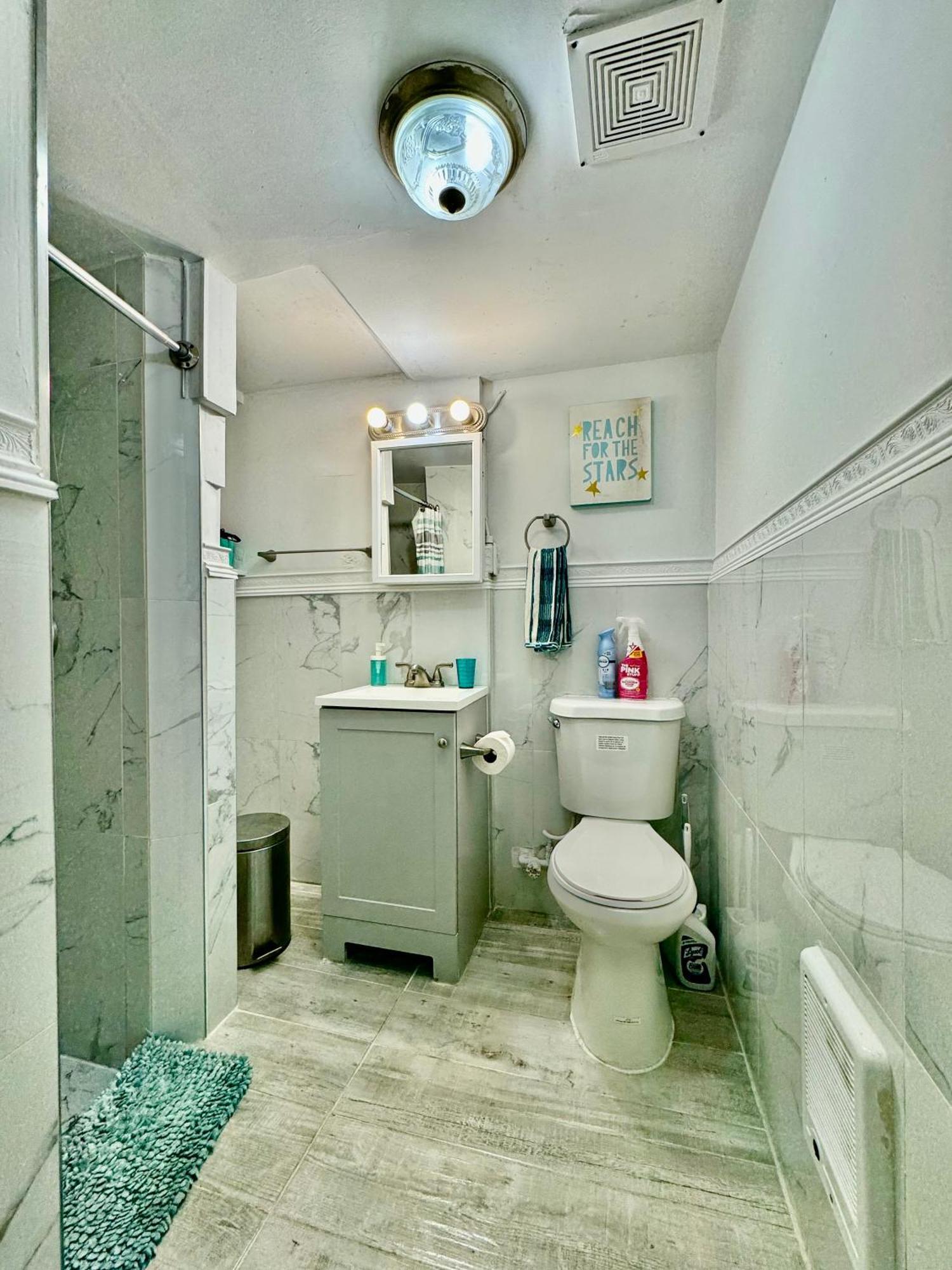 Tiny Private Room On The 1St Floor With Shared Bathroom Near Seatac Airport And Downtown Seattle Ngoại thất bức ảnh
