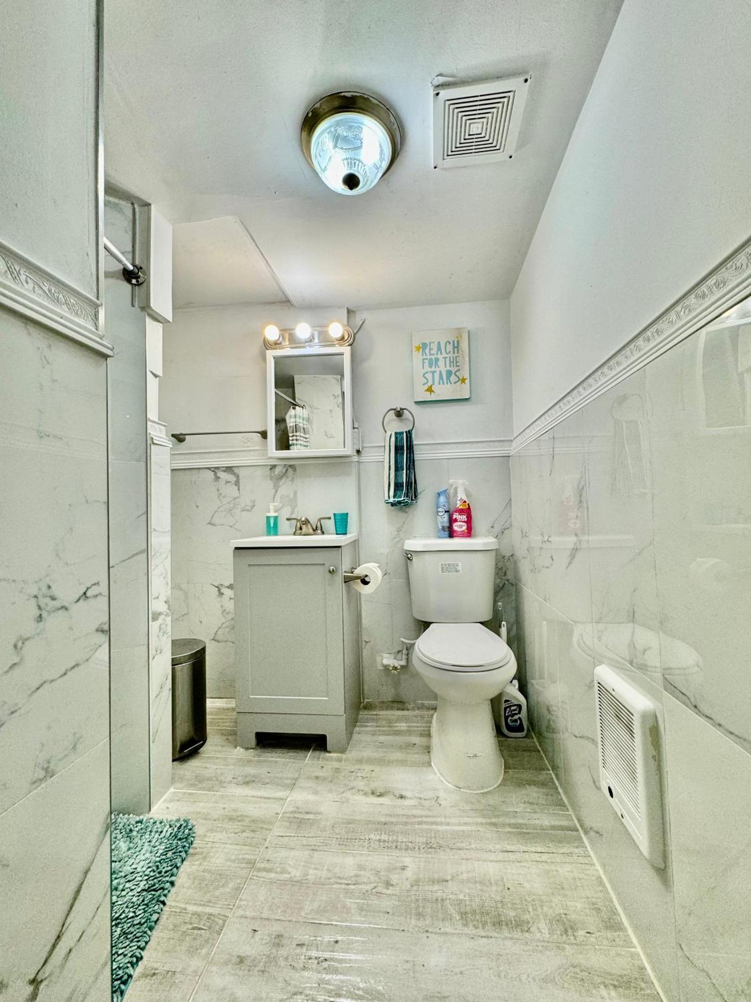 Tiny Private Room On The 1St Floor With Shared Bathroom Near Seatac Airport And Downtown Seattle Ngoại thất bức ảnh