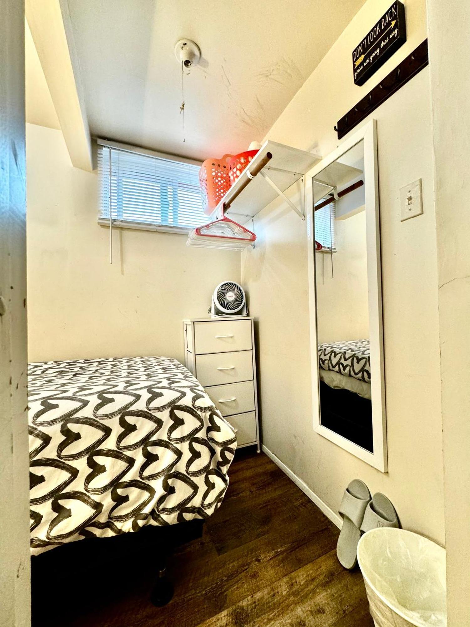 Tiny Private Room On The 1St Floor With Shared Bathroom Near Seatac Airport And Downtown Seattle Ngoại thất bức ảnh