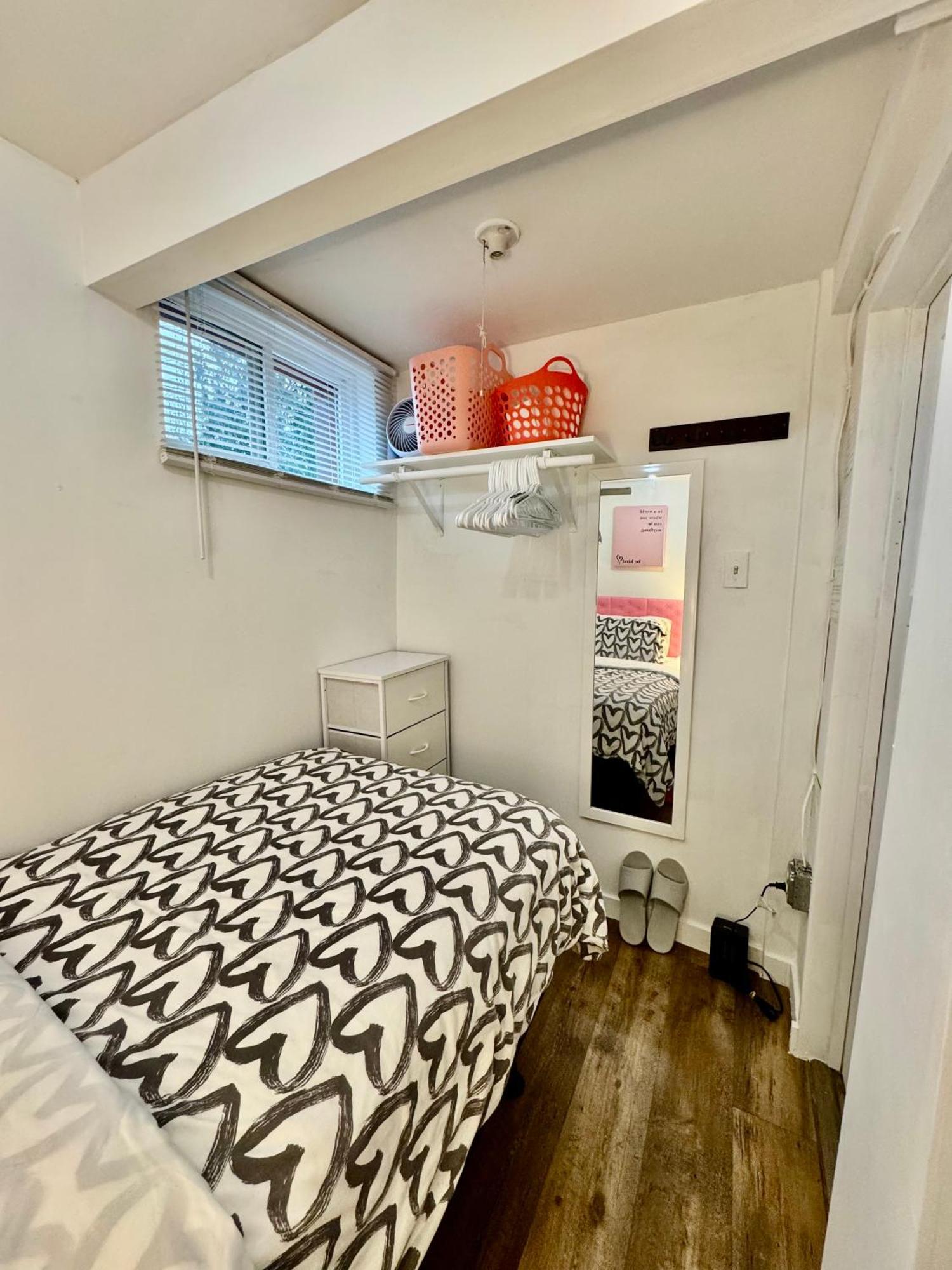 Tiny Private Room On The 1St Floor With Shared Bathroom Near Seatac Airport And Downtown Seattle Ngoại thất bức ảnh