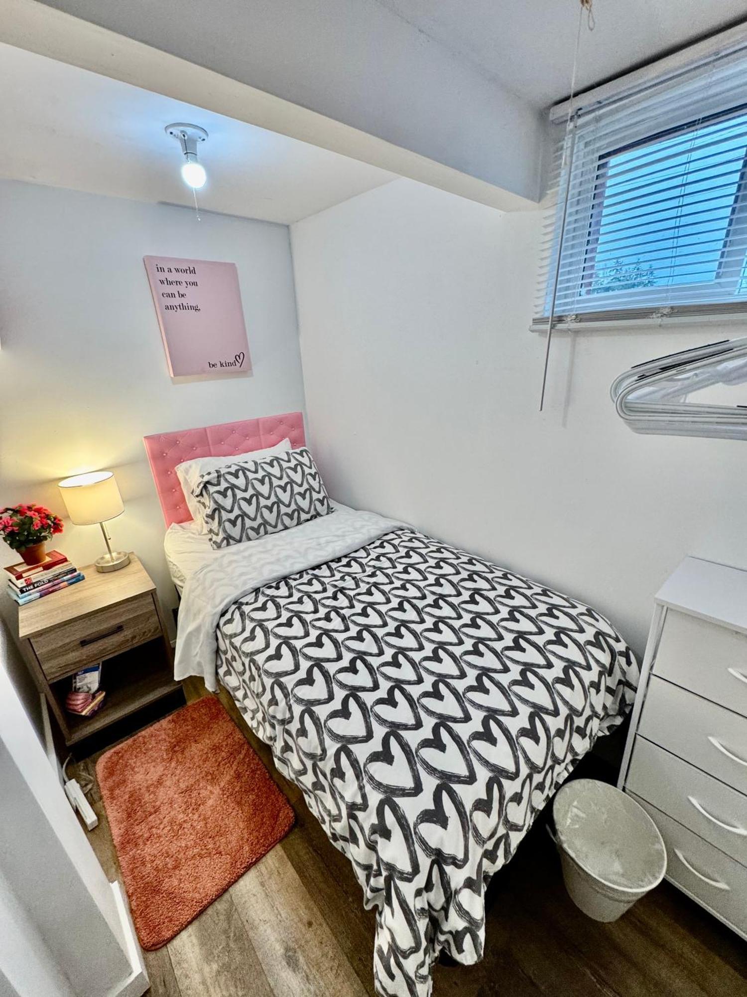 Tiny Private Room On The 1St Floor With Shared Bathroom Near Seatac Airport And Downtown Seattle Ngoại thất bức ảnh
